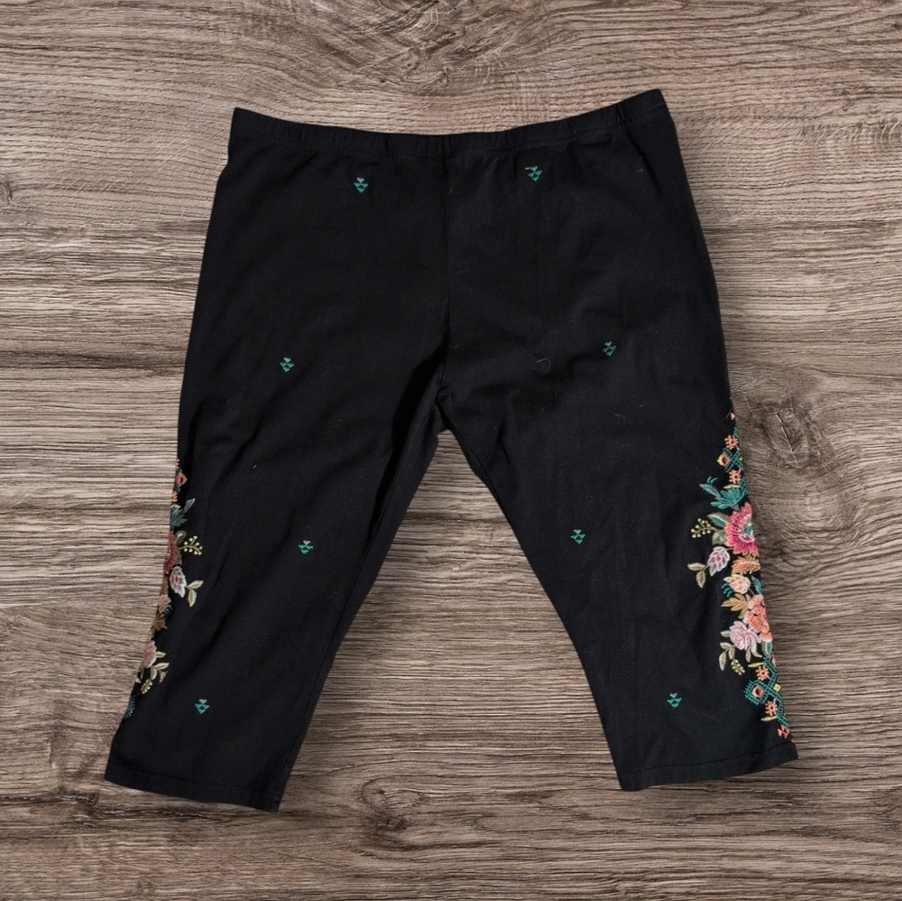 Johnny Was JW Los Angeles Embroidered Cropped Legging - Picture 1 of 3